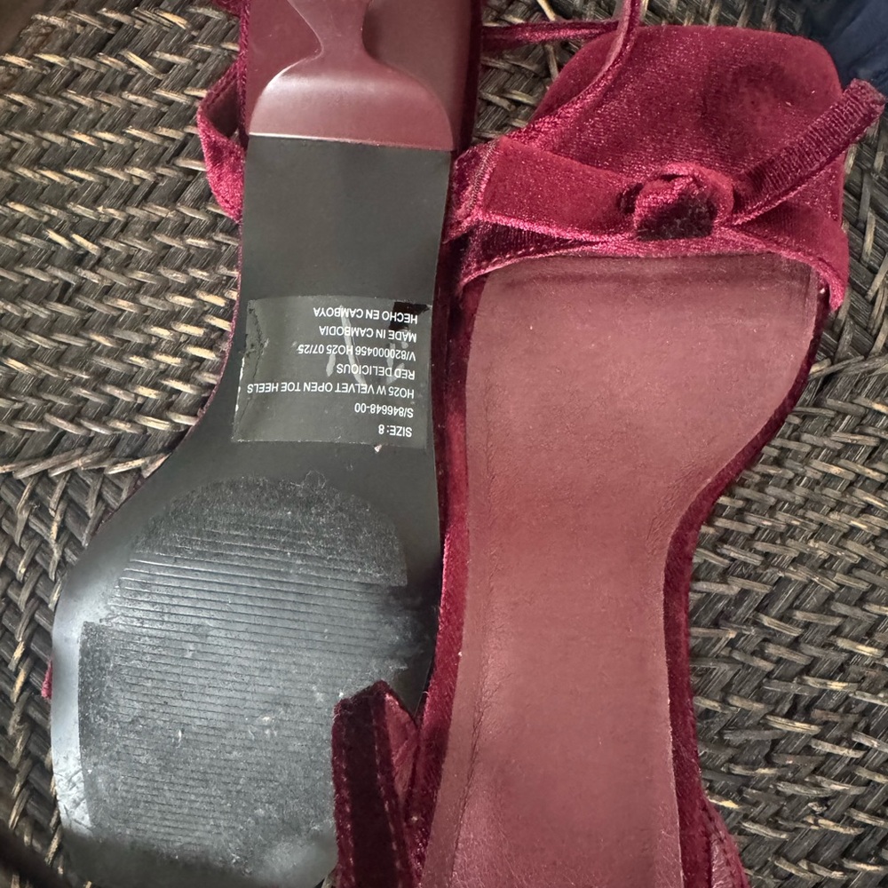 GAP Women’s Open-Toe Velvet Block Heel Sandals - Burgundy
